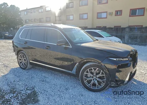 2025 BMW X7 xDrive40I z USA, uszkodzony, nr VIN 5UX23EM08S9Y94026